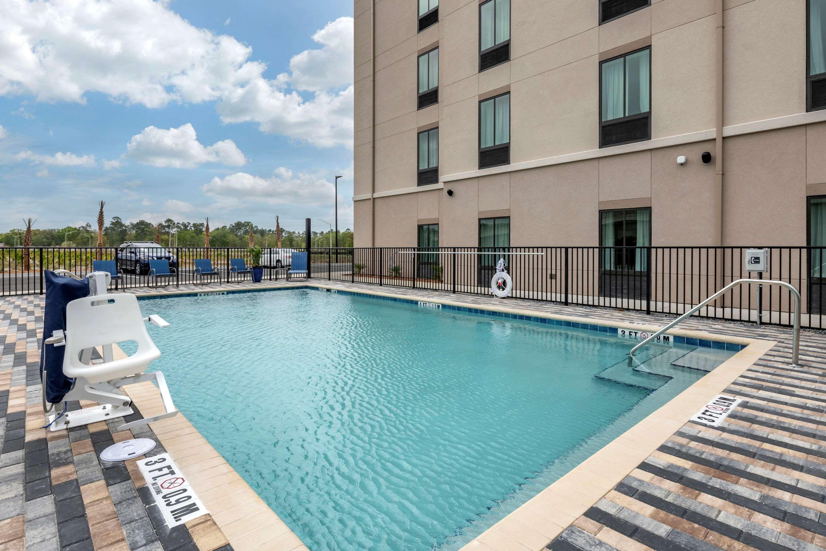 Comfort Inn & Suites Jacksonville - Orange Park Near Naval Air Station Exterior photo
